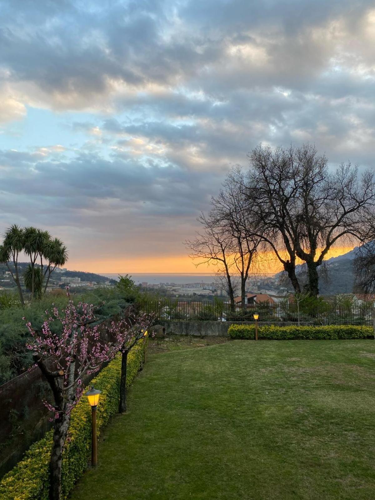 B&B La Rosa Salerno Eksteriør bilde